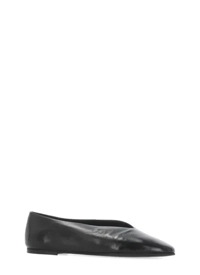 Poeve Flat Shoes In Black