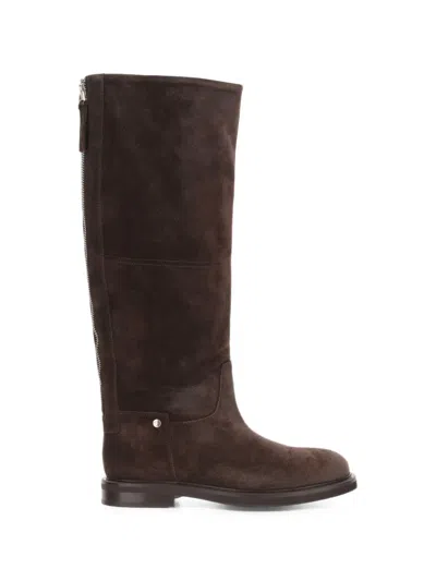 Poeve Rear-zip Suede Boots In 브라운
