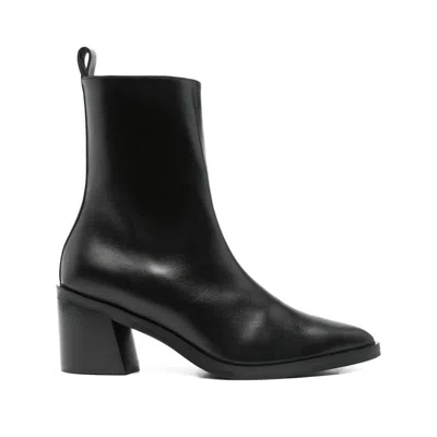 Poeve Shoes In Black