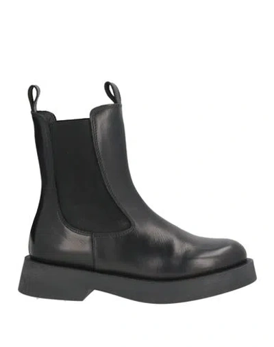 Poeve Woman Ankle Boots Black Size 8 Leather