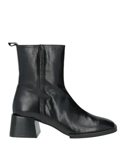Poeve Woman Ankle Boots Black Size 8.5 Leather