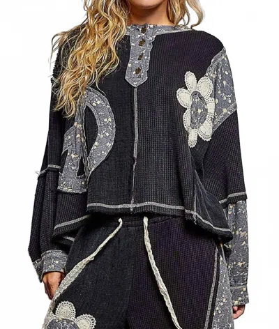 Pol Crew Neck Peace Patch Floral Knit Top In Black