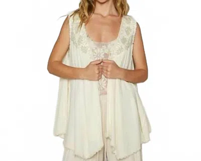 Pol Dancing In The Rain Vest In Cream In White