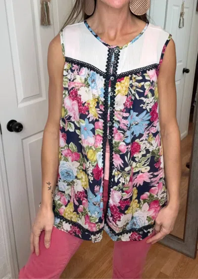 Pol Floral Pattern Sleeveless Top In Multi