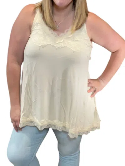 Pol Scallop Lace Trim Sleeveless Top In Beige