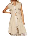 Pol Sleeveless Button Down Top In Natural In White