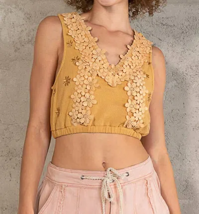 Pol Sleeveless Waffle Crop Top In Honey In Gold