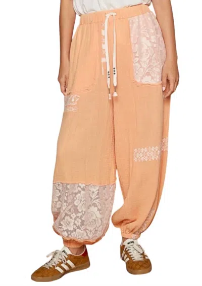 Pol Sorbet Woven Pants In Peach In Orange