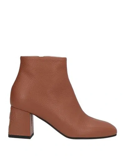 Pollini Woman Ankle Boots Brown Size 9 Leather