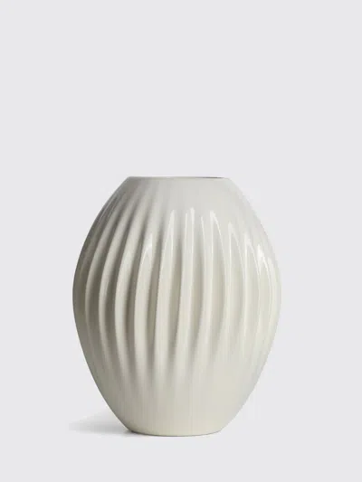 Poltrona Frau Vases Lifestyle In White