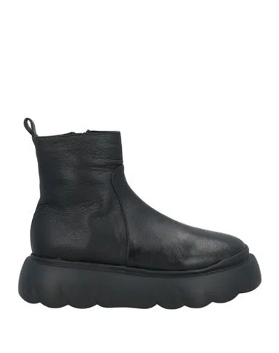 Pomme D'or Woman Ankle Boots Black Size 7.5 Leather