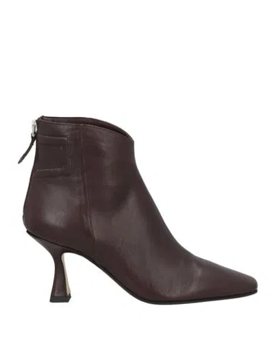 Pomme D'or Woman Ankle Boots Chocolate Brown Size 9 Leather