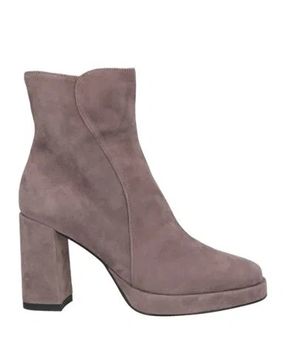 POMME D'OR POMME D'OR WOMAN ANKLE BOOTS TAUPE SIZE 6 LEATHER