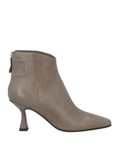 Pomme D'or Woman Ankle Boots Grey Size 6.5 Leather