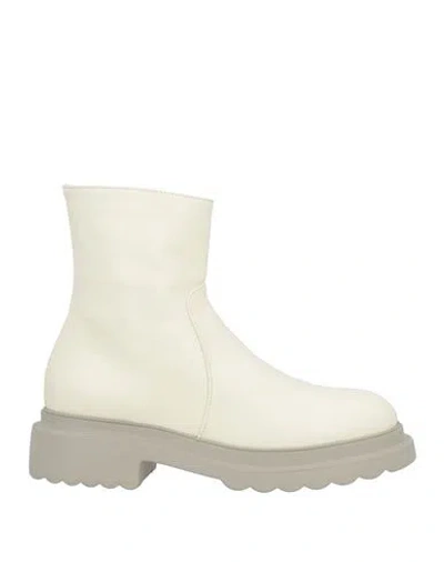 Pomme D'or Woman Ankle Boots Ivory Size 7.5 Leather In White