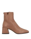 Pomme D'or Woman Ankle Boots Light Brown Size 8 Leather