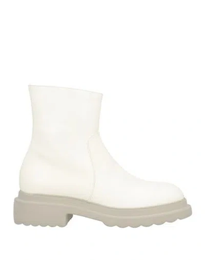 POMME D'OR POMME D'OR WOMAN ANKLE BOOTS OFF WHITE SIZE 8 CALFSKIN