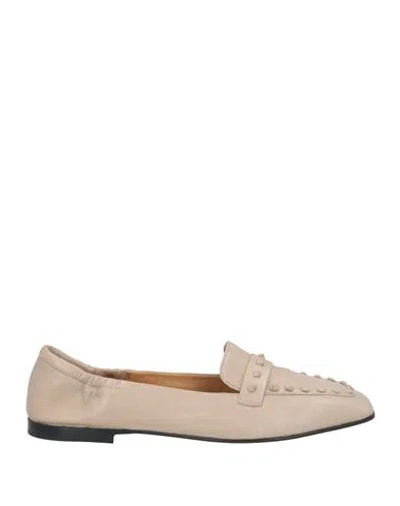 Pomme D'or Woman Loafers Beige Size 7.5 Soft Leather