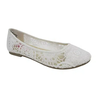 Pop Maybel Womens Almond Closed Toe Ballet Flats In White