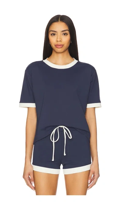 Port De Bras Akari T-shirt