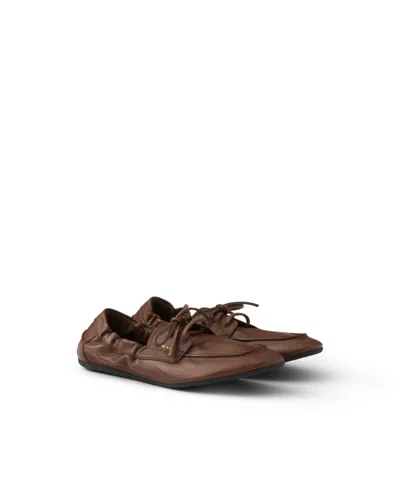 Prada Antikleder-bootsschuhe In Brown