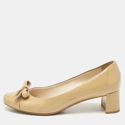 Pre-owned Prada Beige Patent Leather Bow Block Heel Pumps Size 39.5