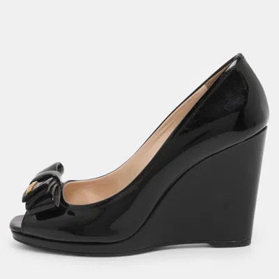 Pre-owned Prada Black Patent Leather Bow Peep Toe Wedge Pumps Size 35.5