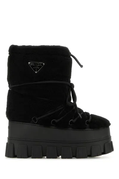 Prada Schneestiefel Mit Logo-schild In Black