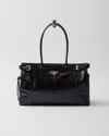 Prada Bonnie Extragrosse Handtasche Aus Leder In Black
