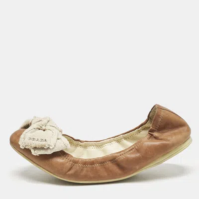 Pre-owned Prada Brown/white Leather And Canvas Scrunch Bow Ballet Flats Size 37.5