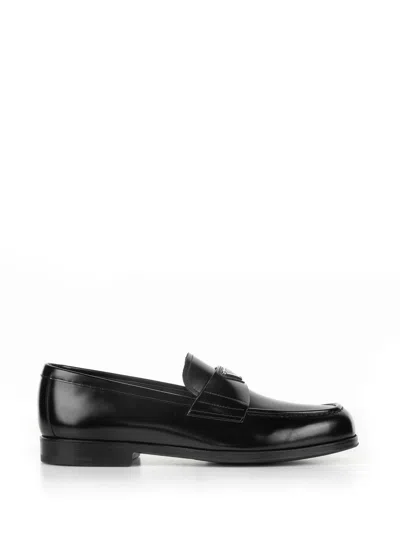Prada Brushed Leather Loafers With Logo In Nero