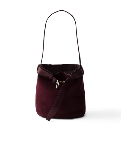 Prada Buckle Bag Aus Wildleder Mit Schnallenriemen In Burgundy