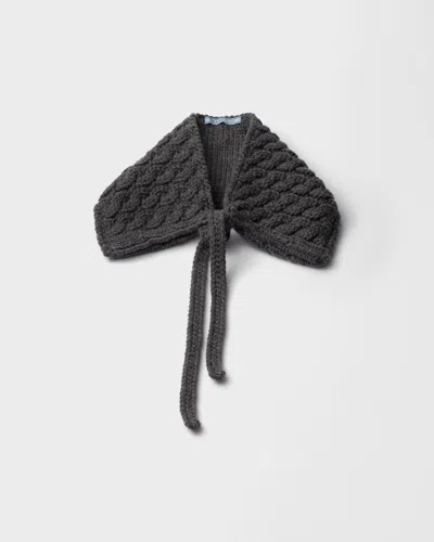 Prada Kragen Aus Zopfmusterwolle In Gray