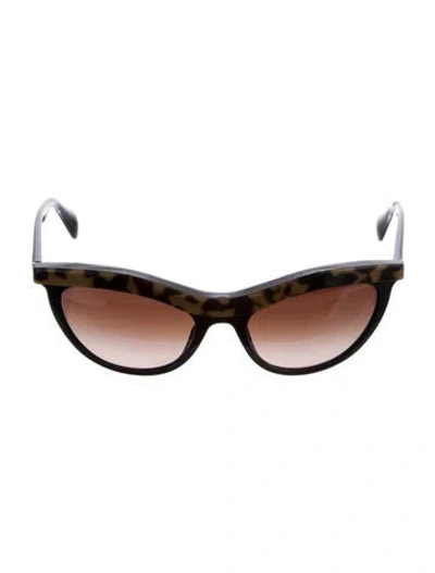 Pre-owned Prada Cat-eye Gradient Sunglasses In Black
