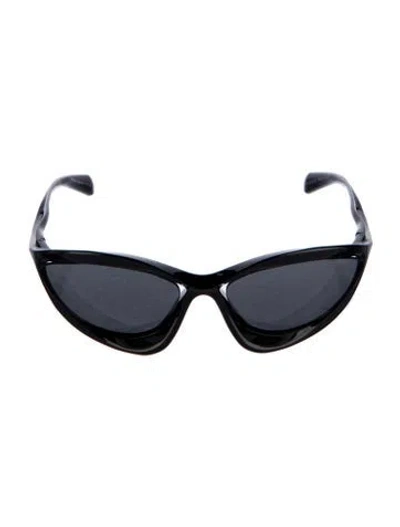 Pre-owned Prada Cat-eye Tinted Sunglasses In Black