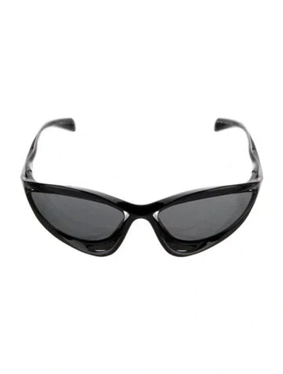 Pre-owned Prada Cat-eye Tinted Sunglasses In Black