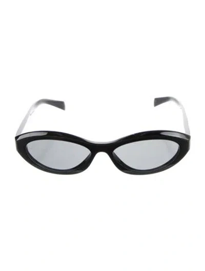 Pre-owned Prada Cat-eye Tinted Sunglasses In Black