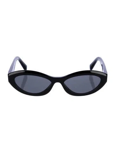 Pre-owned Prada Cat-eye Tinted Sunglasses In Black
