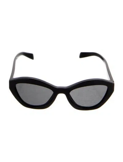 Pre-owned Prada Cat-eye Tinted Sunglasses In Black