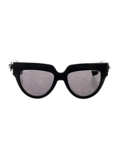 Pre-owned Prada Cat-eye Tinted Sunglasses In Black