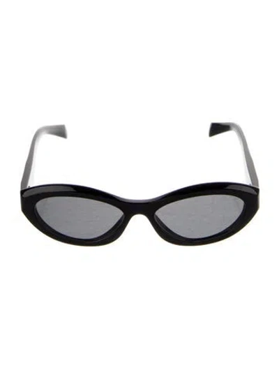 Pre-owned Prada Cat-eye Tinted Sunglasses In Black