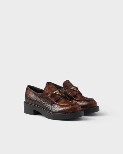 Prada Chocolate Loafer Aus Leder Mit Krokodilleder-print In Brown