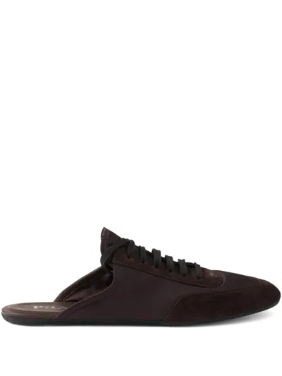 Prada Collapse Mules Aus Re-nylon Und Wildleder In Coffee