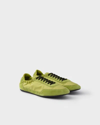 PRADA ELASTISCHE COLLAPSE SNEAKER AUS RE-NYLON UND WILDLEDER