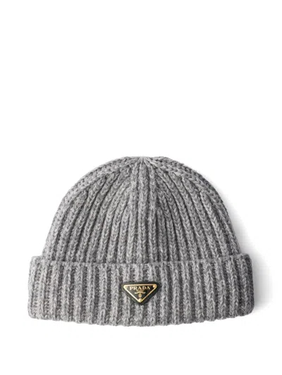 Prada Enamel-triangle Logo Beanie In Grau/marmor
