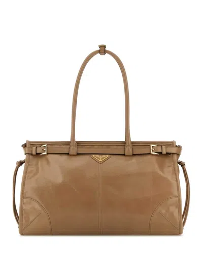 Prada Tote Bag Mit Emailliertem Triangel-logo In Nude