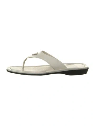Pre-owned Prada Enameled Metal Triangle Leather Flip Flops In White