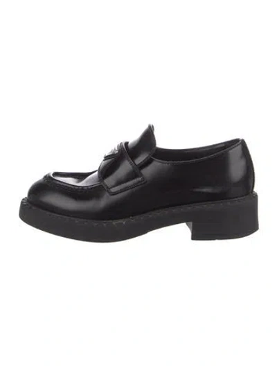 Pre-owned Prada Enameled Metal Triangle Leather Mary Jane Flats In Black