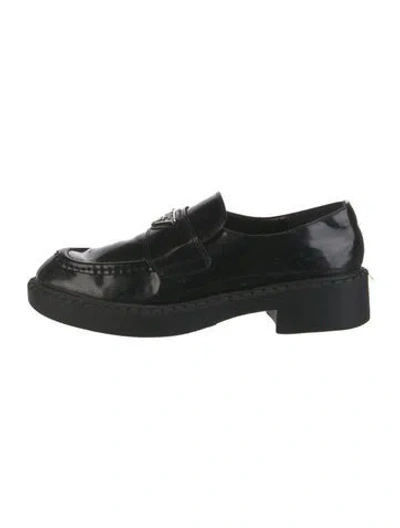 Pre-owned Prada Enameled Metal Triangle Leather Oxfords In Black