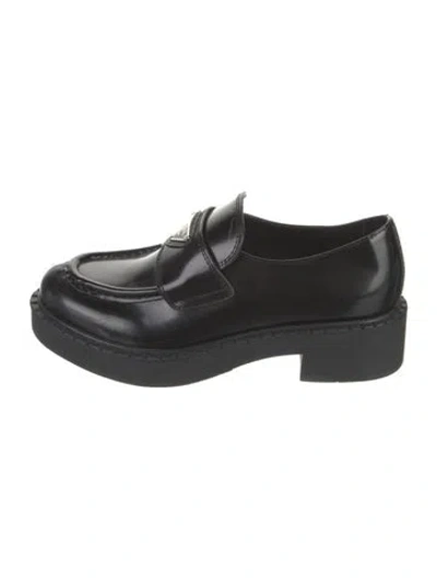Pre-owned Prada Enameled Metal Triangle Leather Oxfords In Black